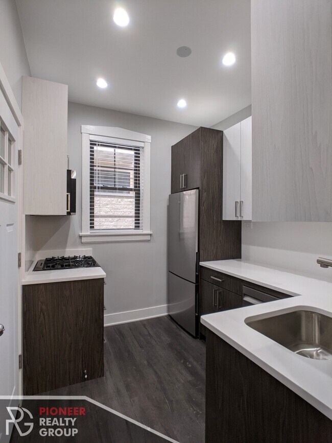 Foto del edificio - 1615 W Belmont Ave