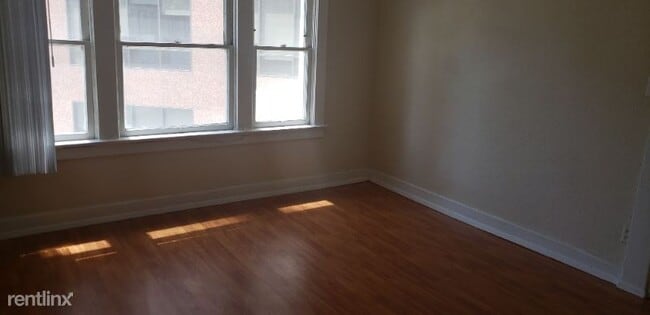Building Photo - 1026 Ingraham St