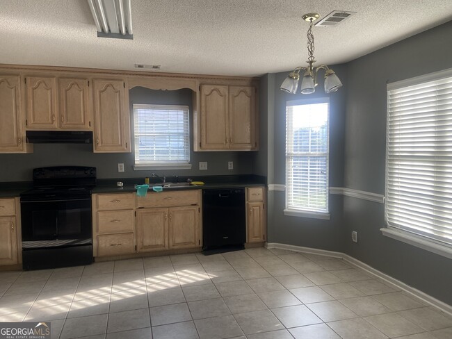 Building Photo - 105 Luster Ct