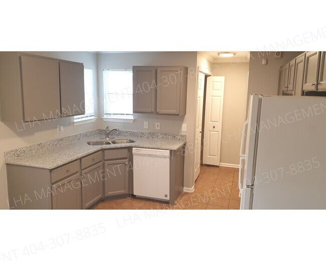 Building Photo - Beautiful 4br/2.5th + Loft