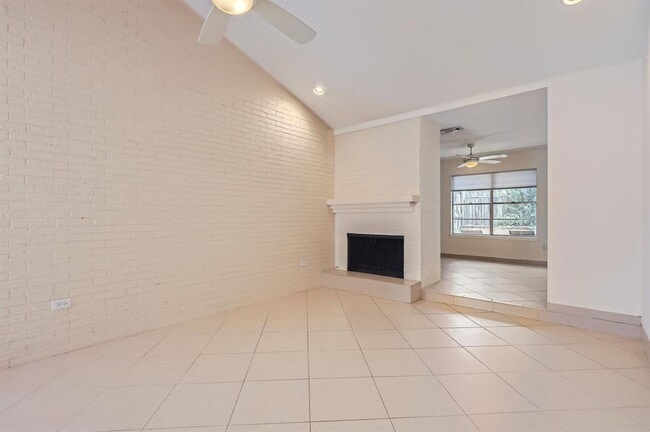 Building Photo - 3004 Maywood Cir