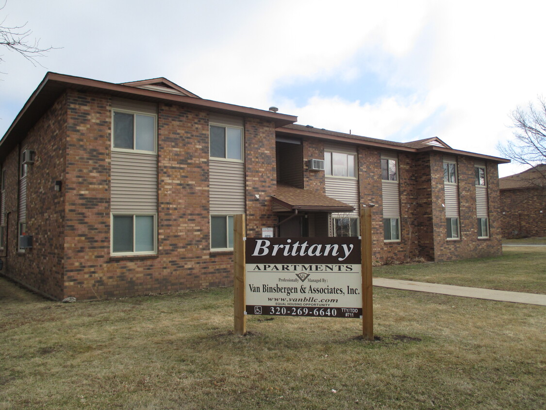 Brittany Exterior - Brittany Apartments