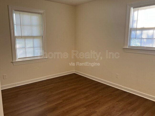 Building Photo - 501 Nelson St