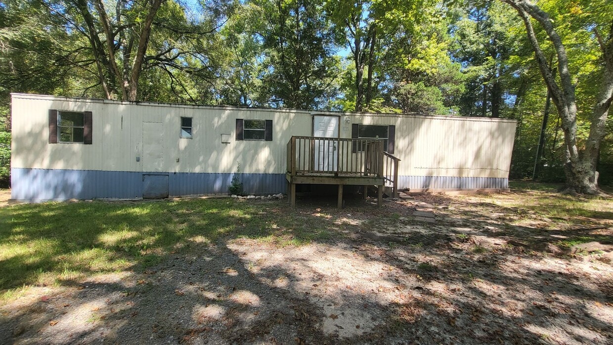 Primary Photo - Two Bedroom Mobile home on Large Lot!