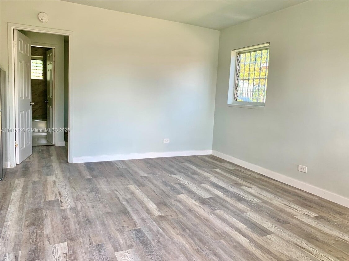 Foto principal - 2901 NW 18th St