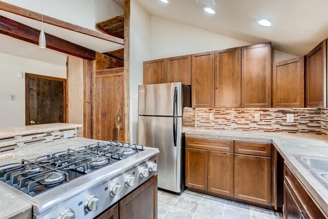 Building Photo - 1525 Crestmore Pl