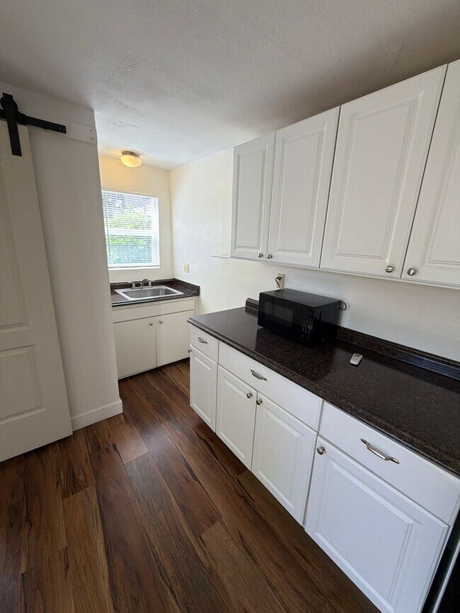 Building Photo - Charming 2 Bedroom, 2 Bathroom Home with ADU in Desirable Land Park Area