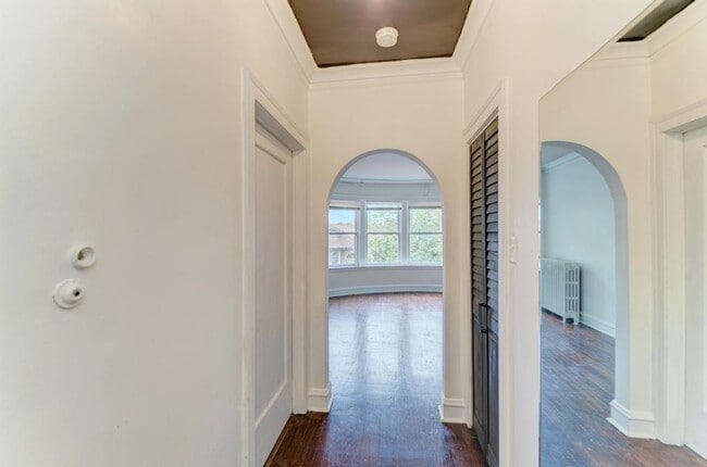 Building Photo - 6738 N Rockwell St