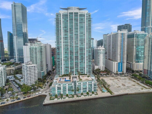 Building Photo - 1331 Brickell Bay Dr