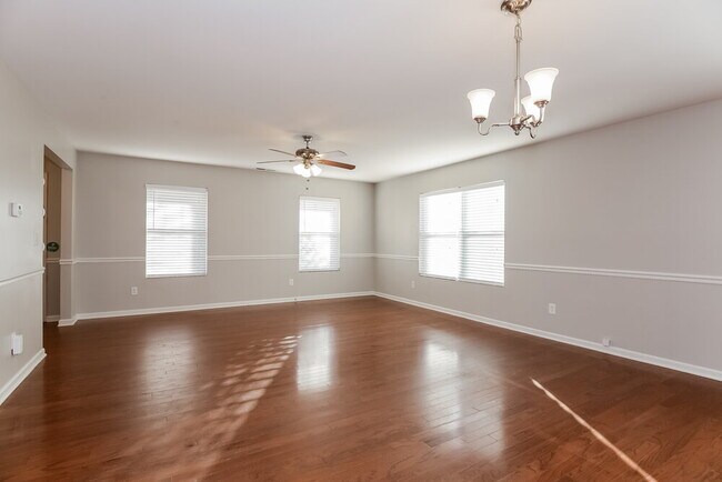 Foto del edificio - 1005 Joselynn Drive