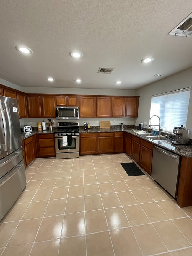 Foto del edificio - 329 Fountain Crossing Ln