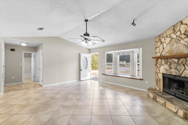 Building Photo - 8304 Verdura St