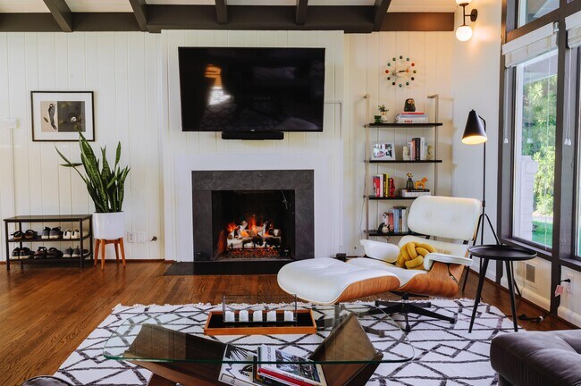 Foto del edificio - 6501 Kerns Ct