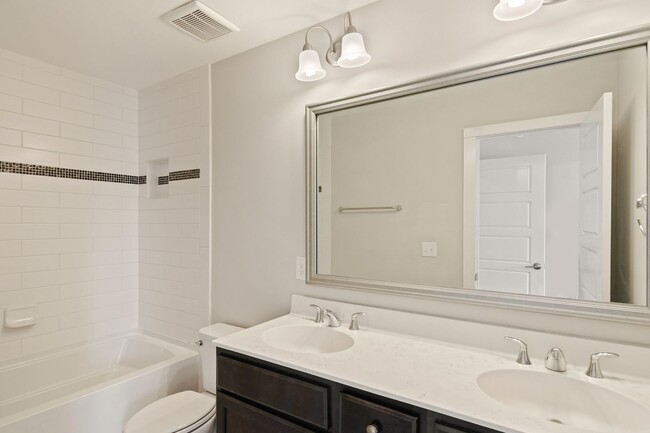 Building Photo - Spacious 3 Bed / 3.5 Bath Townhome Near Ra...