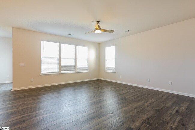 Foto del edificio - 557 Hillpark Ln