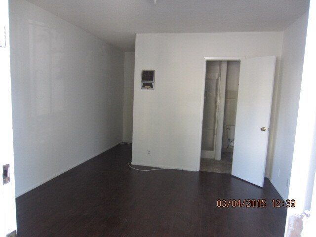 Building Photo - 2038 S Holt Ave