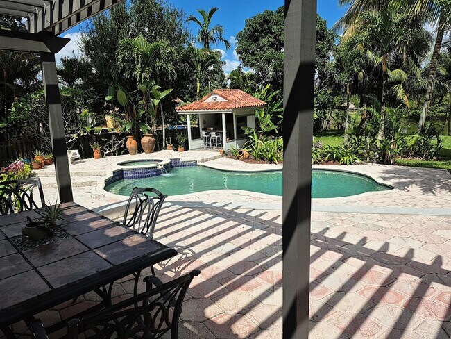 Foto del edificio - 11081 SW 30th Ct