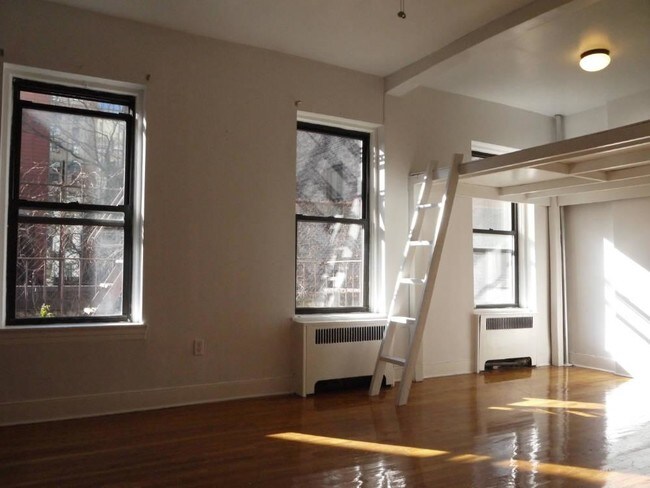 Building Photo - 248 E 21st St