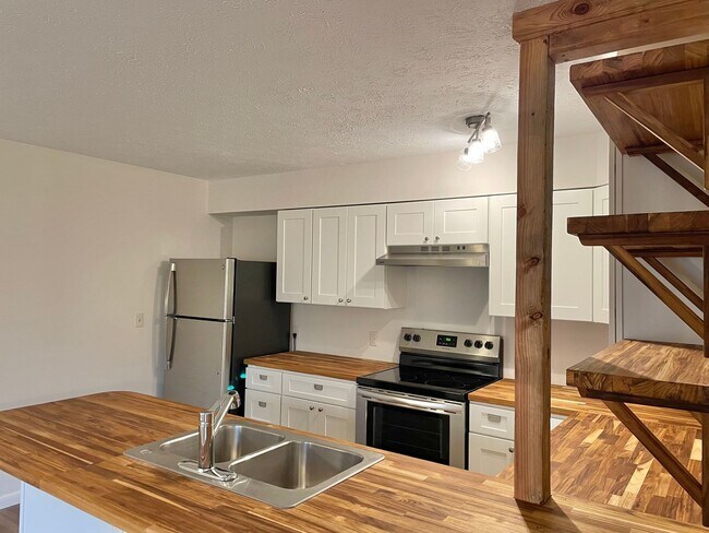 Foto del edificio - Freshly Renovated 1 bedroom convenient to ...