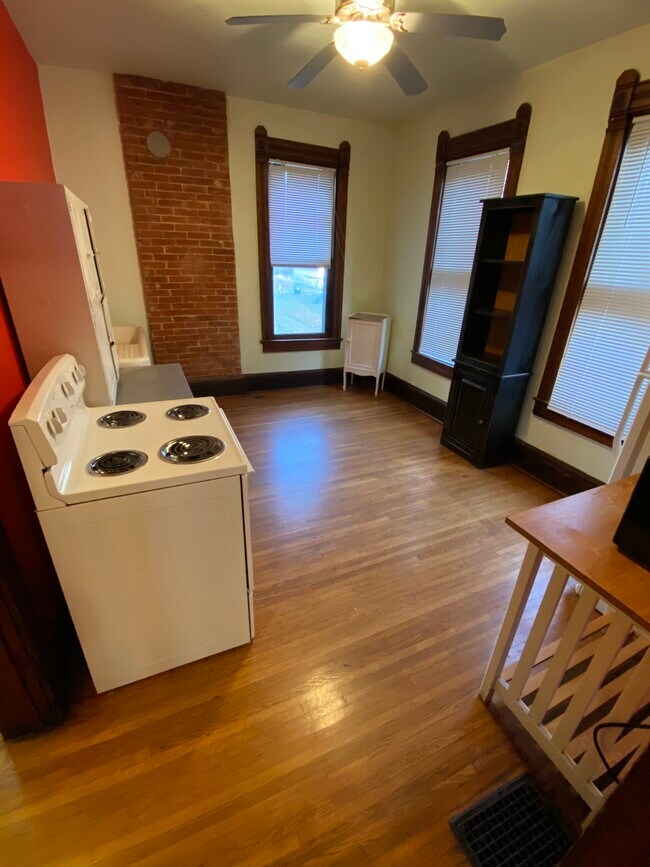 Kitchen - 1122 N 10th St