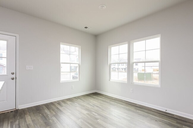 Foto del edificio - Brand New Townhome | 3 BR/2.5BA | 1-Car Garage | Near Downtown Mooresville