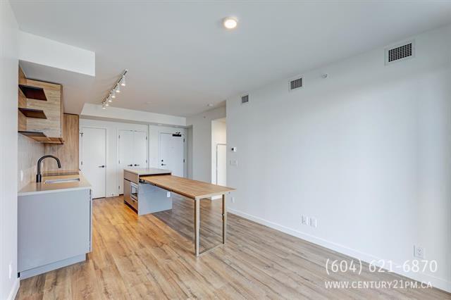 Building Photo - 10448 University Dr
