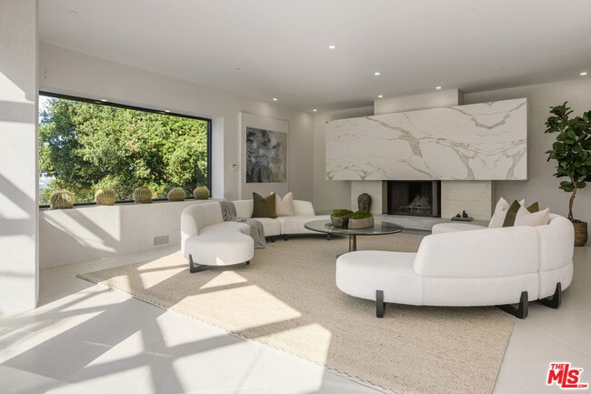 Foto del edificio - 8896 Lookout Mountain Ave