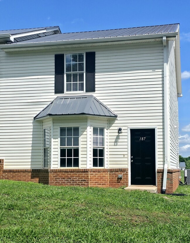 Building Photo - 289 Westchester Dr