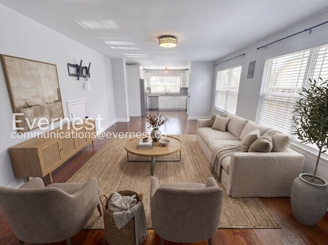 Foto del edificio - 3 Bed/2.5 Bath Home with Fenced Yard / Coming Soon!