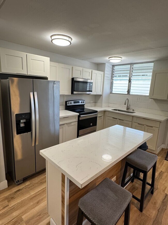 Foto del edificio - Lusitana Gardens 1 bed/1 bath/1 parking - Utilities included