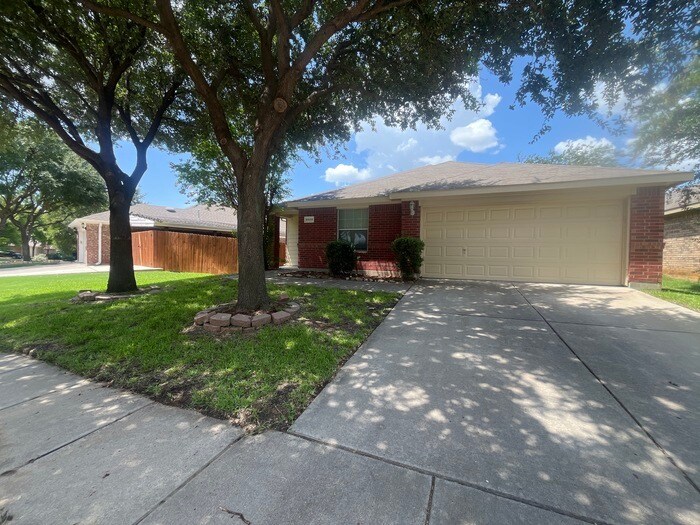 Foto principal - Remodeled & updated! 4/2/2