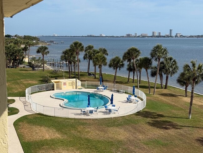 Foto del edificio - 3131 S Ridgewood Ave