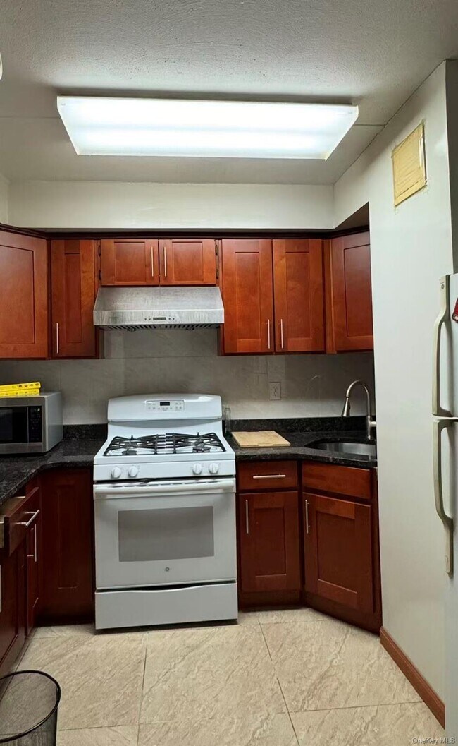 Foto del edificio - 36-41-41 Union St