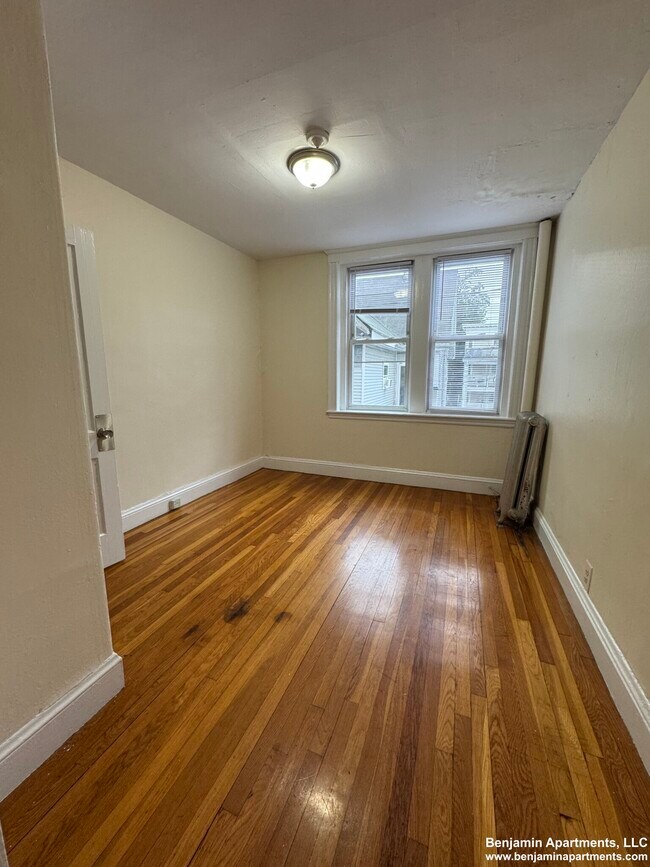 Building Photo - 5 Barrows St