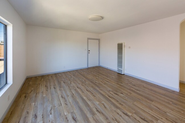 Foto del edificio - 807 W 50th Street