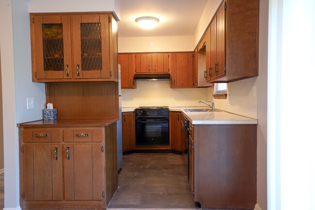 Kitchen - 508 Kent Dr