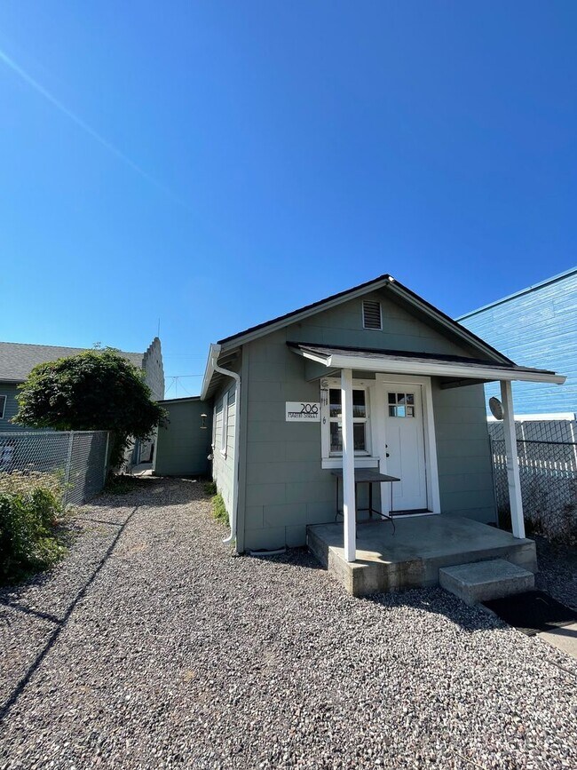Foto del edificio - Hard to find 1 bdrm 1 bath house in the he...