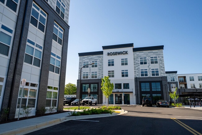 138 Clubhouse Entrance - Rosewick Apartments