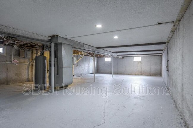 Building Photo - 303 SE 19th St