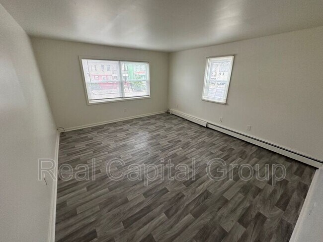 Building Photo - 1316 State St