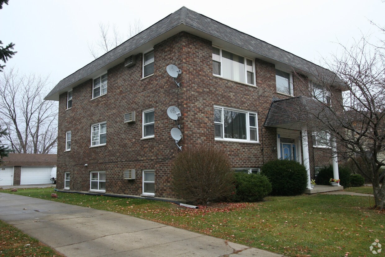 1862 Mark Ave, Elgin, IL 60123 Apartments in Elgin, IL