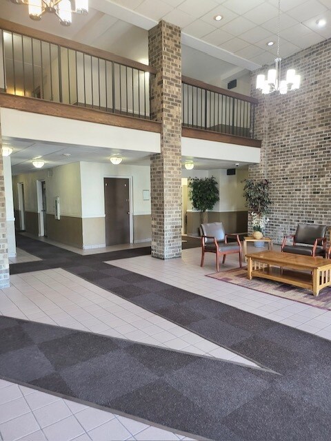 Building Photo - 1460 Fairlane Dr