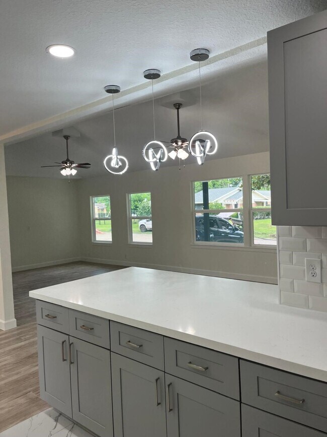 Building Photo - 1310 Canterview Dr