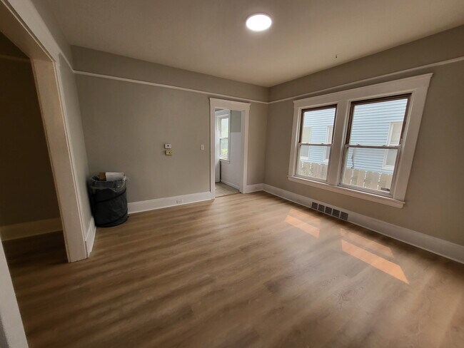 Foto del edificio - 1577 E 47th St