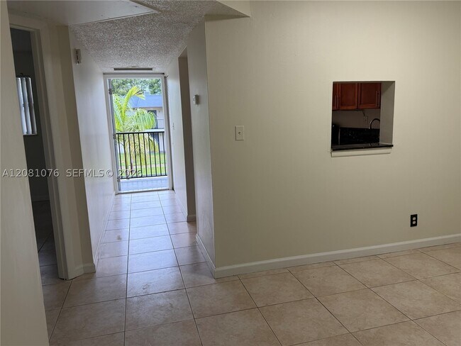 Foto del edificio - 8000 Fairview Dr