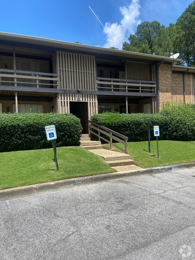 Building Photo - 2812 Georgetown Dr