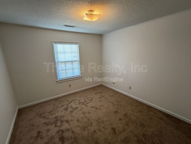 Building Photo - 2206 Candlewood Dr SW