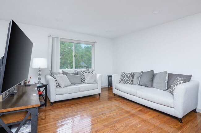 Foto del edificio - 304 Thistle Dr