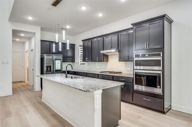 Foto del edificio - 2100 Creekbluff Ct