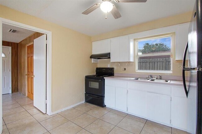 Foto del edificio - 12865 119th St N
